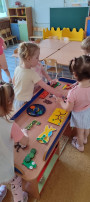 Игра с бизибордом Игра с бизибордом.