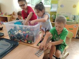 Конструирование из LEGO Конструирование из LEGO.